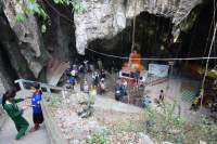 Battambang Killing Cave Abstieg