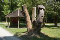 Engl Garten Holz-Skulptur
