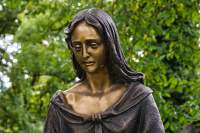 Westfriedhof Bronze-Frau