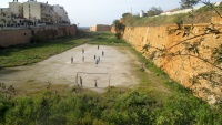 Fußballplatz im Graben