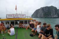Halong Bootsausflug Touristengruppe