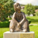 Bad Wiessee Bronze Sitzendes Mädchen