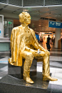  Flughafen MUC Goldene Statue