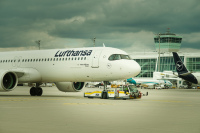  Airport-Tour Lufthansa Schlepper